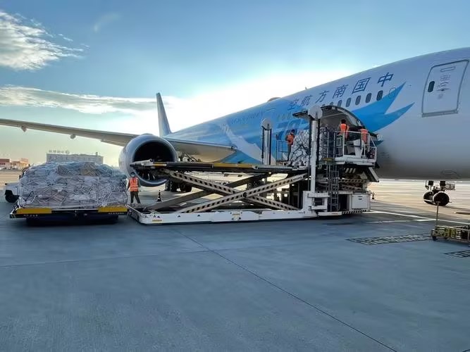 中国航空快递:蛇年启新程,服务再升级