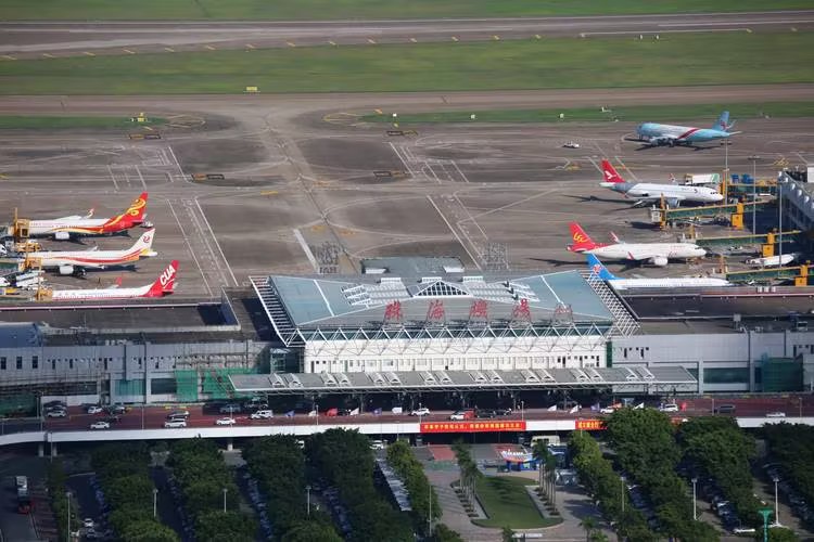 珠海航空快递《珠海航空快递是金湾机场空港物流的推动剂》