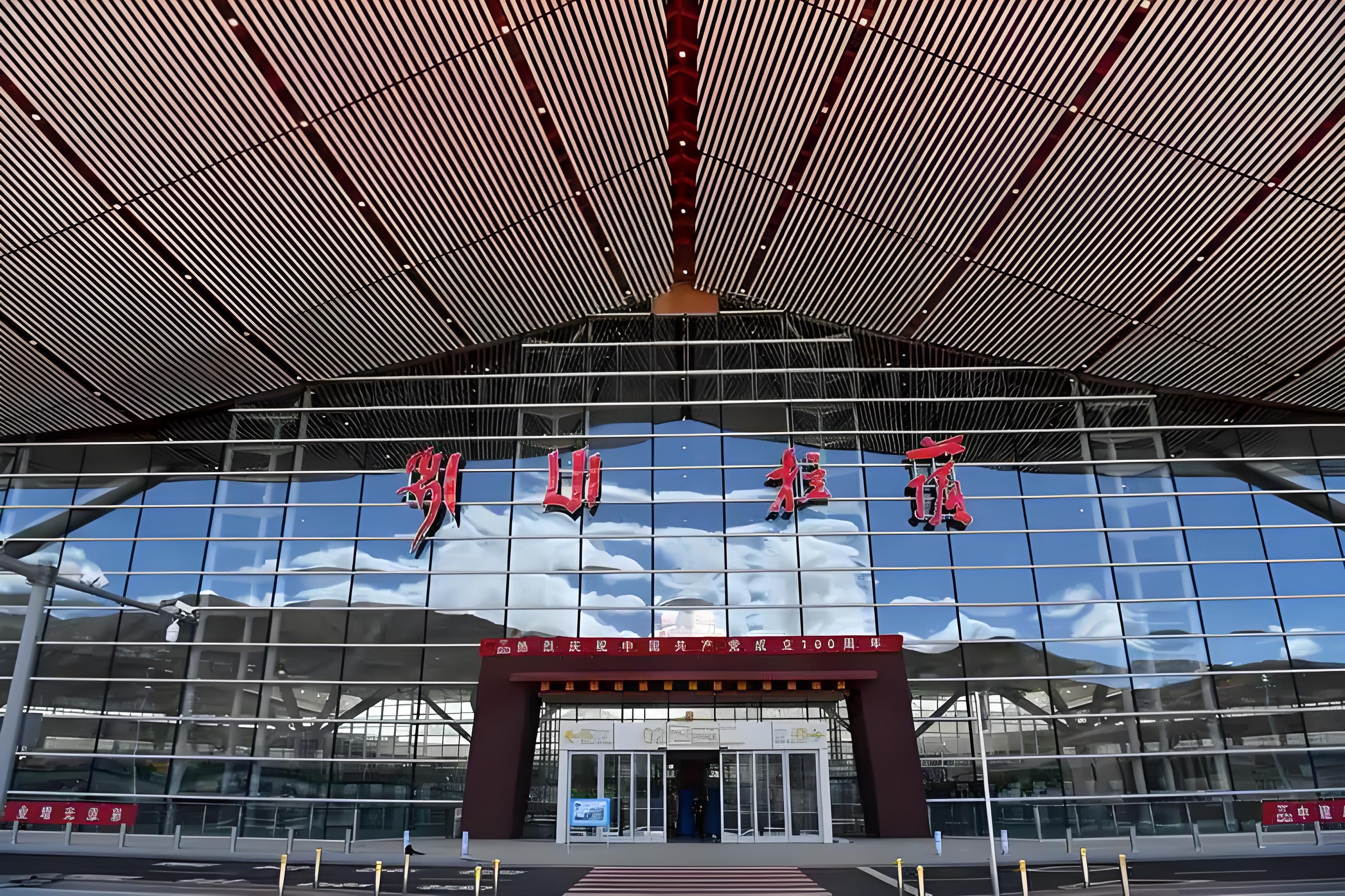 拉萨航空快递,雪域天路“速”递:拉萨贡嘎机场的腾飞之翼