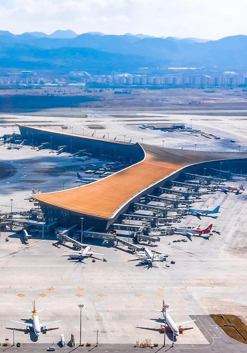 昆明航空快递《昆明“凌云快运”：长水机场的腾飞新篇》