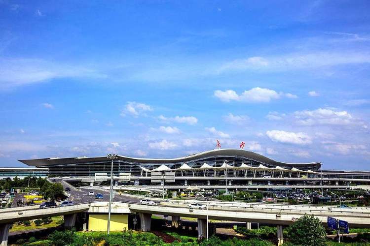 长沙航空快递：《长沙“天路”快递：黄花机场的华丽蝶变》